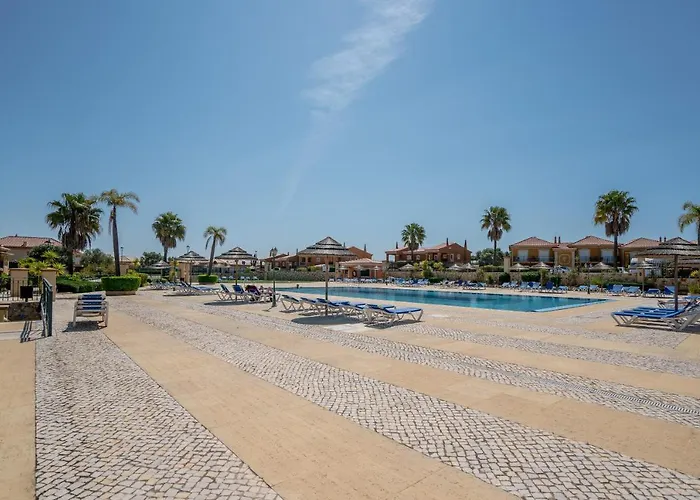 Beautiful On Boavista Golf - Daily Service & Access 别墅