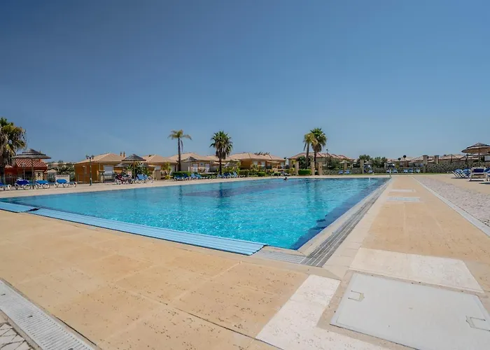 Beautiful On Boavista Golf - Daily Service & Access 别墅