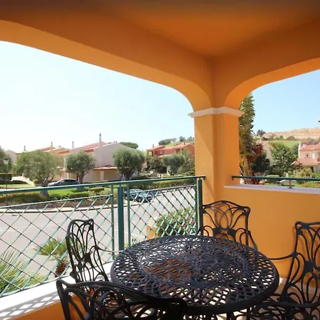 Vila Beautiful On Boavista Golf - Daily Service & Access Lagos