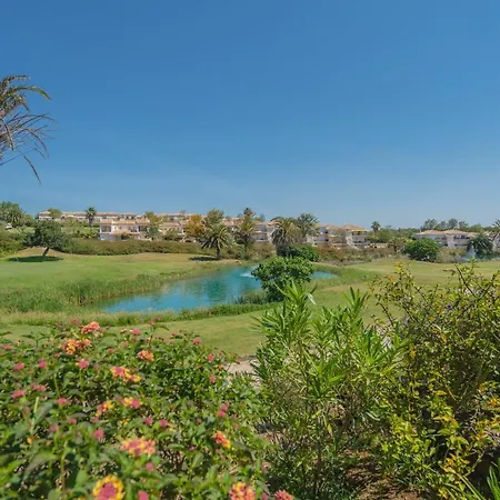 Vila Beautiful On Boavista Golf - Daily Service & Access Lagos