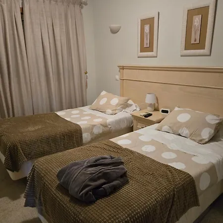 Vila Beautiful On Boavista Golf - Daily Service & Access Lagos
