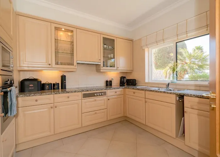 Beautiful On Boavista Golf - Daily Service & Access * 라고스