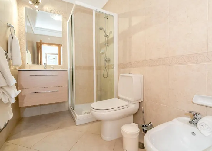 Willa Beautiful On Boavista Golf - Daily Service & Access Lagos