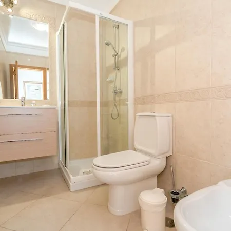 Villa Beautiful On Boavista Golf - Daily Service & Access Lagos